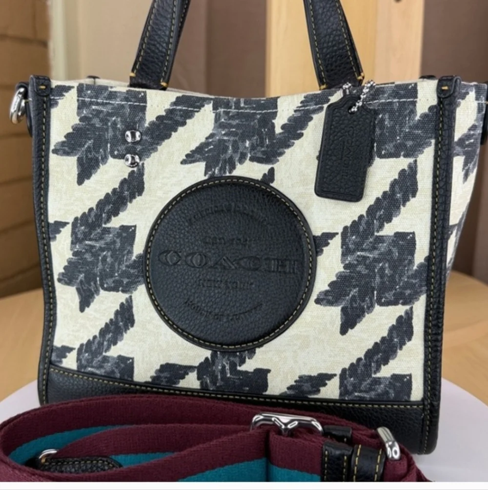 COACH - Dempsey Tote 22 With Houndstooth Print And Patch